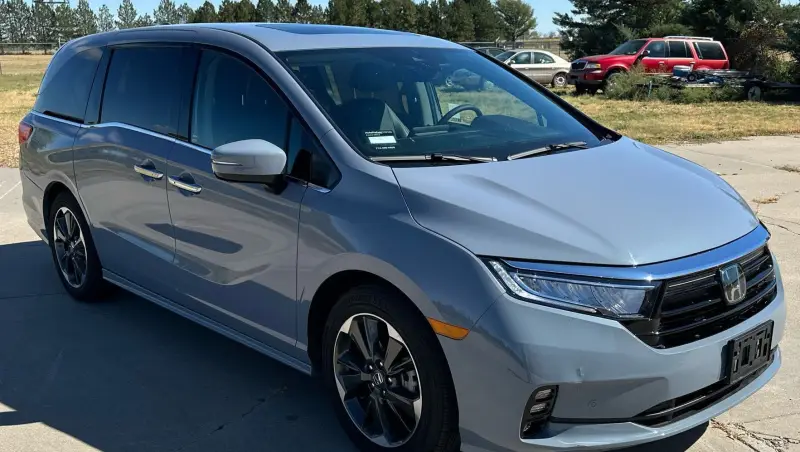 2023 Honda Odyssey Elite photo 3