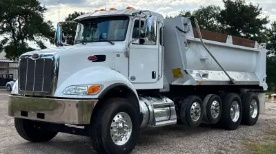 2020 Peterbilt 348