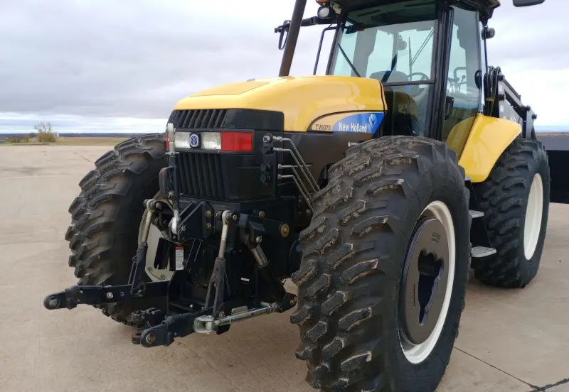 2014 New Holland TV6070 photo 9