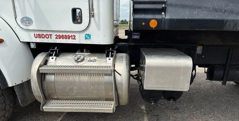 2018 Peterbilt 348 photo 9