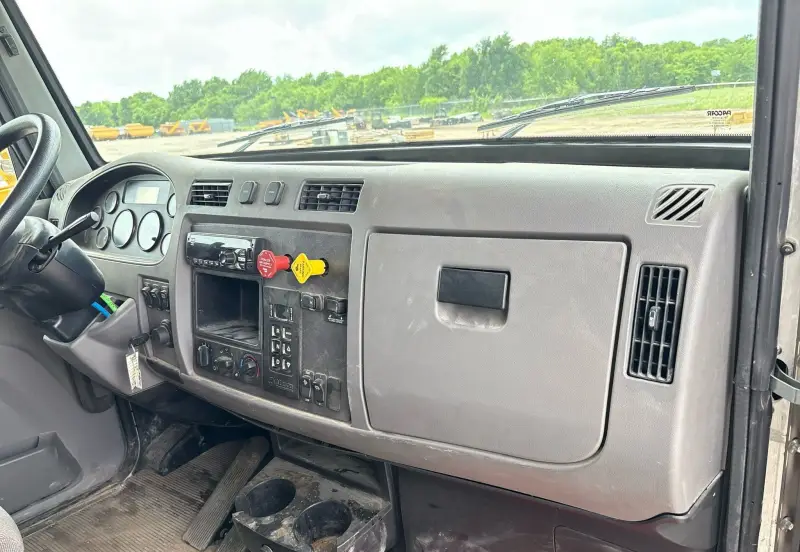 2018 Peterbilt 348 photo 50
