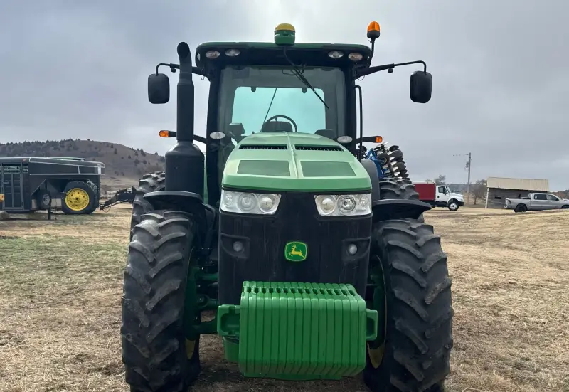 2012 John Deere 8285R photo 2