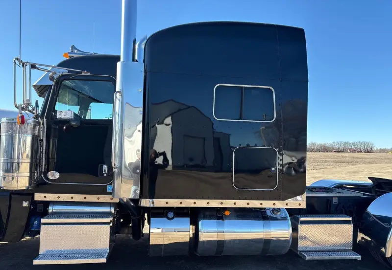 2022 Peterbilt 389 photo 58