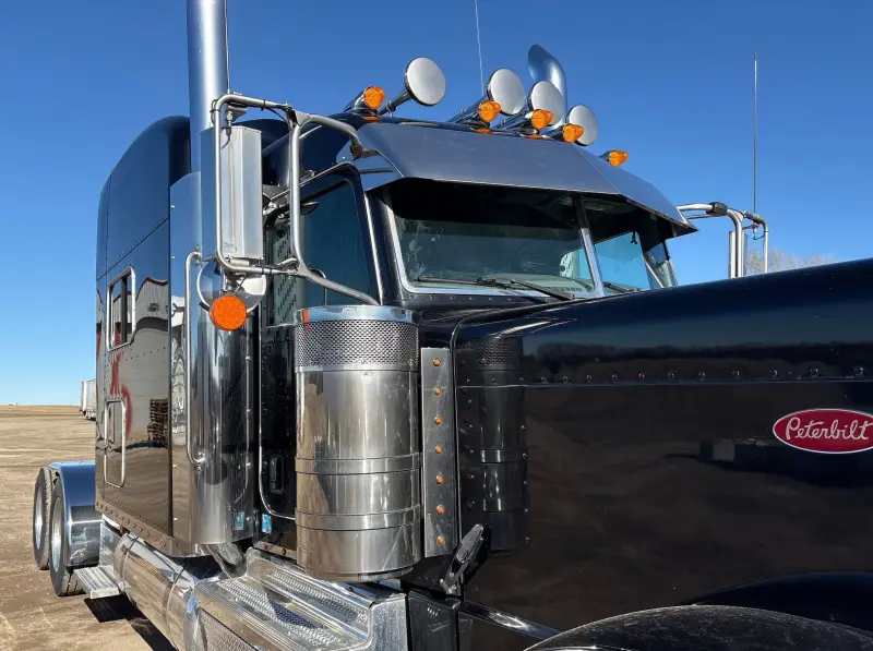 2022 Peterbilt 389 photo 18