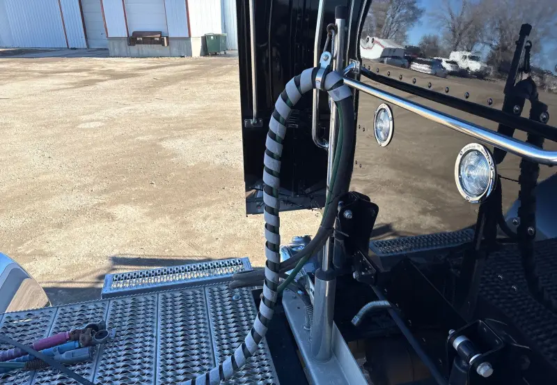 2022 Peterbilt 389 photo 30