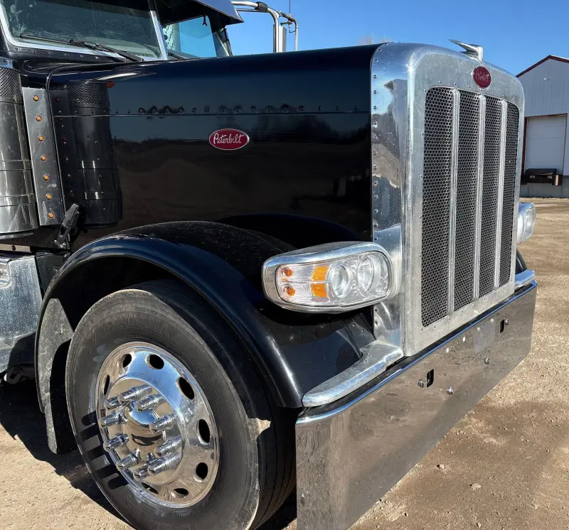 2022 Peterbilt 389 photo 15