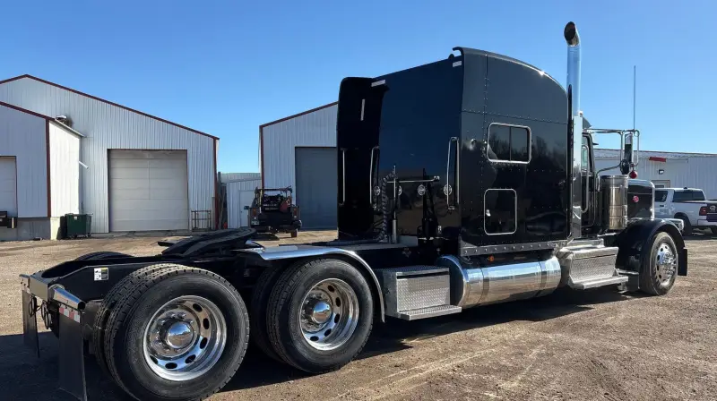 2022 Peterbilt 389 photo 5