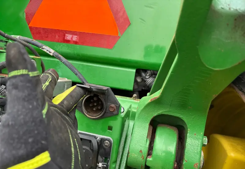 2011 John Deere 8335R photo 24