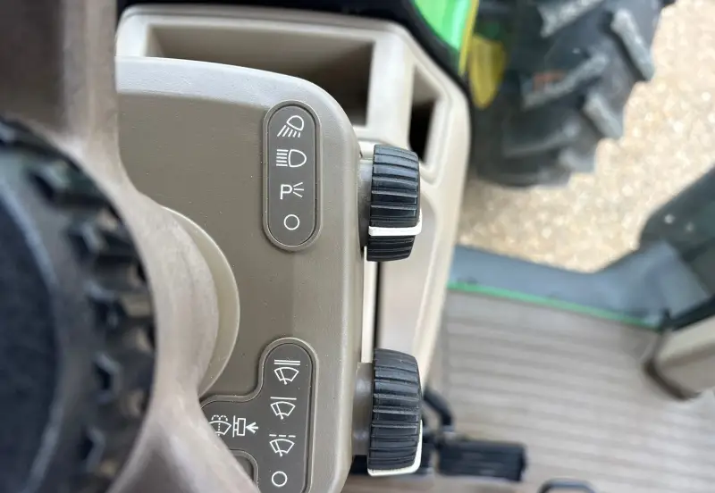 2011 John Deere 8335R photo 39
