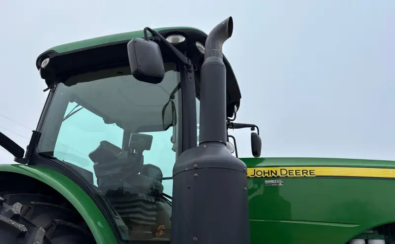 2011 John Deere 8335R photo 18