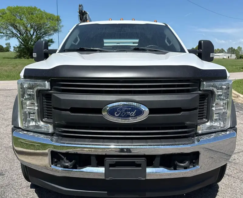 2019 Ford F550 Super Duty photo 2