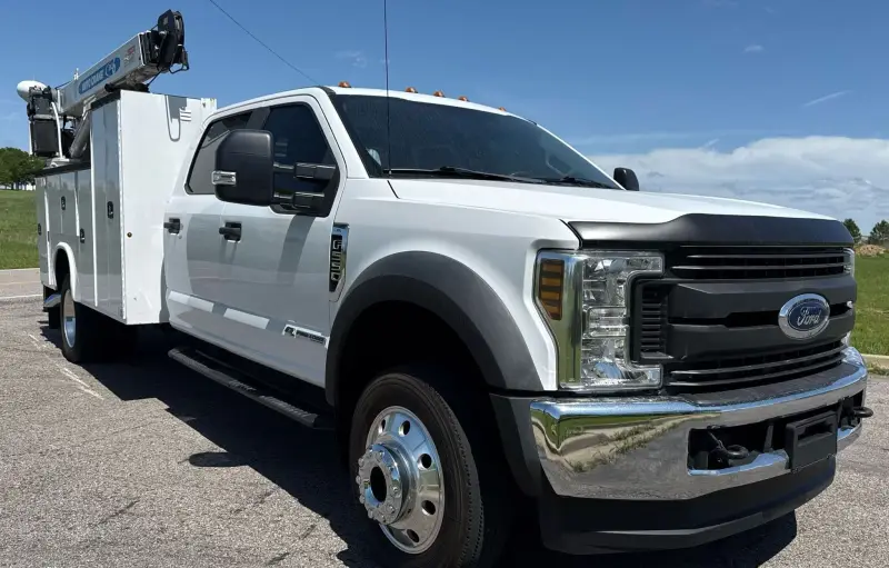 2019 Ford F550 Super Duty photo 3