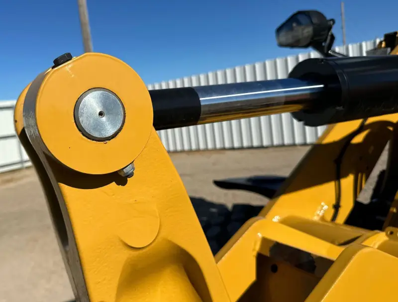 2023 Caterpillar 908 photo 23