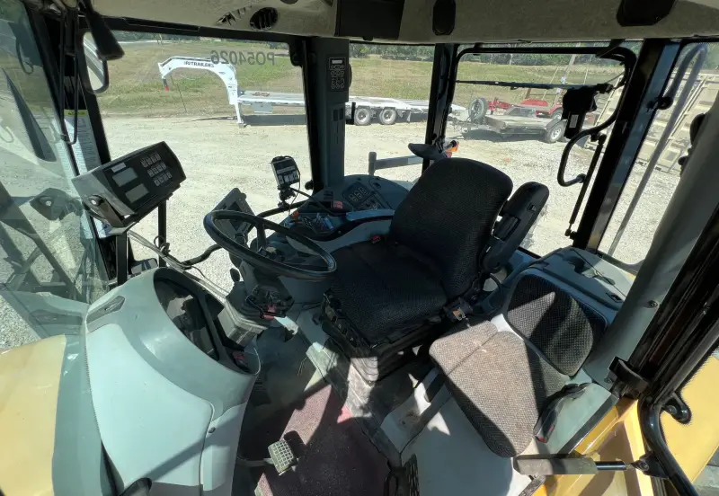 2005 Challenger MT665B photo 16