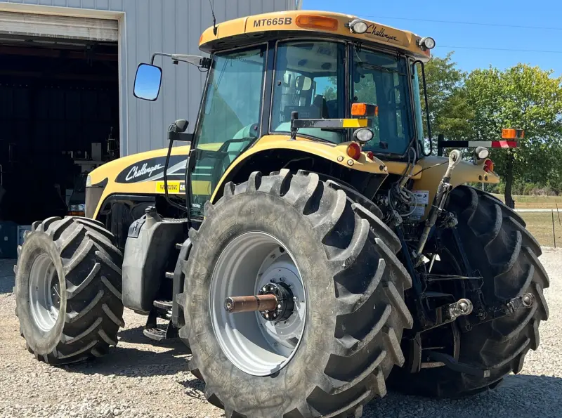 2005 Challenger MT665B photo 7