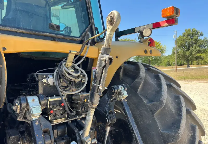 2005 Challenger MT665B photo 12