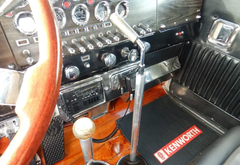 1981 Kenworth W900 photo 30