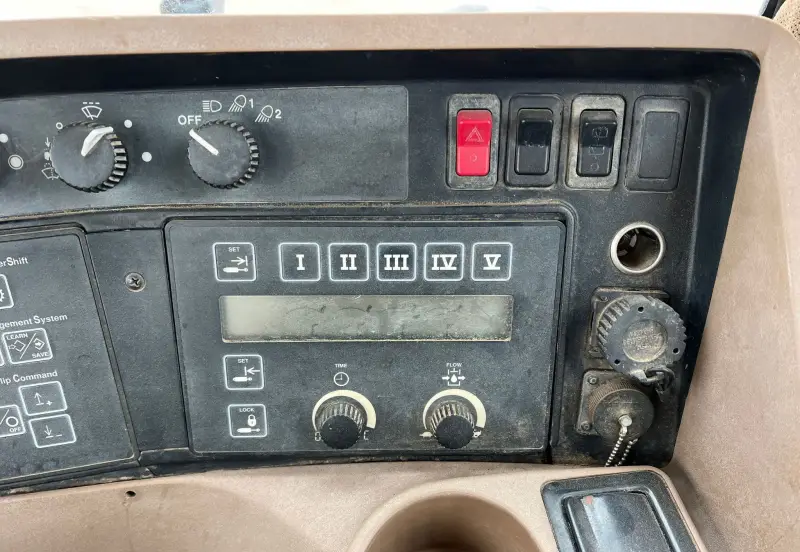 2000 John Deere 8410 photo 31