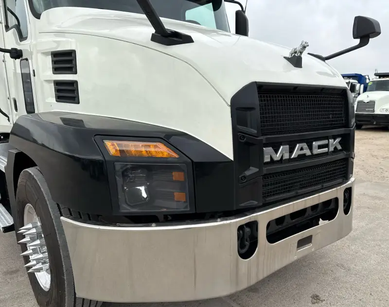 2019 Mack Anthem photo 15