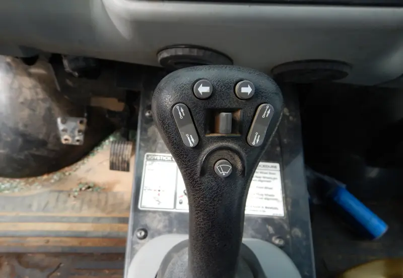 2012 Bobcat Toolcat 5600 photo 18